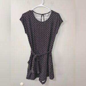 Old navy black white geometric side tie belt‎ jersey romper women’s S